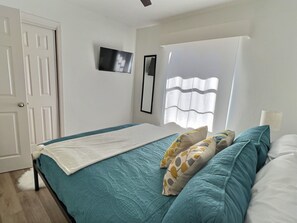 3 bedrooms, desk, iron/ironing board, free WiFi