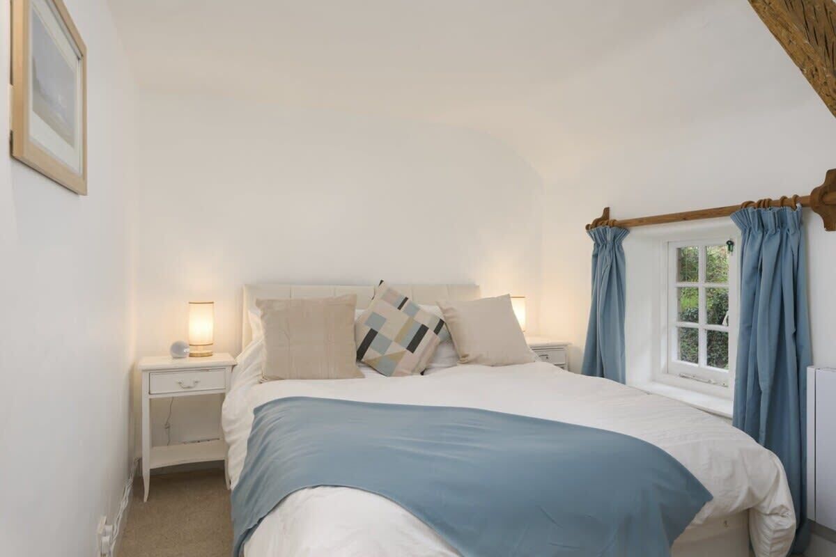 3 bedrooms, iron/ironing board, travel cot, WiFi