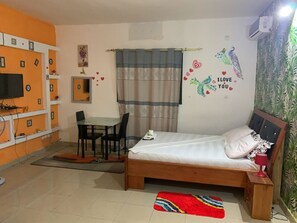5 chambres, bureau, fer et planche à repasser, accès au Wi-Fi (inclus)