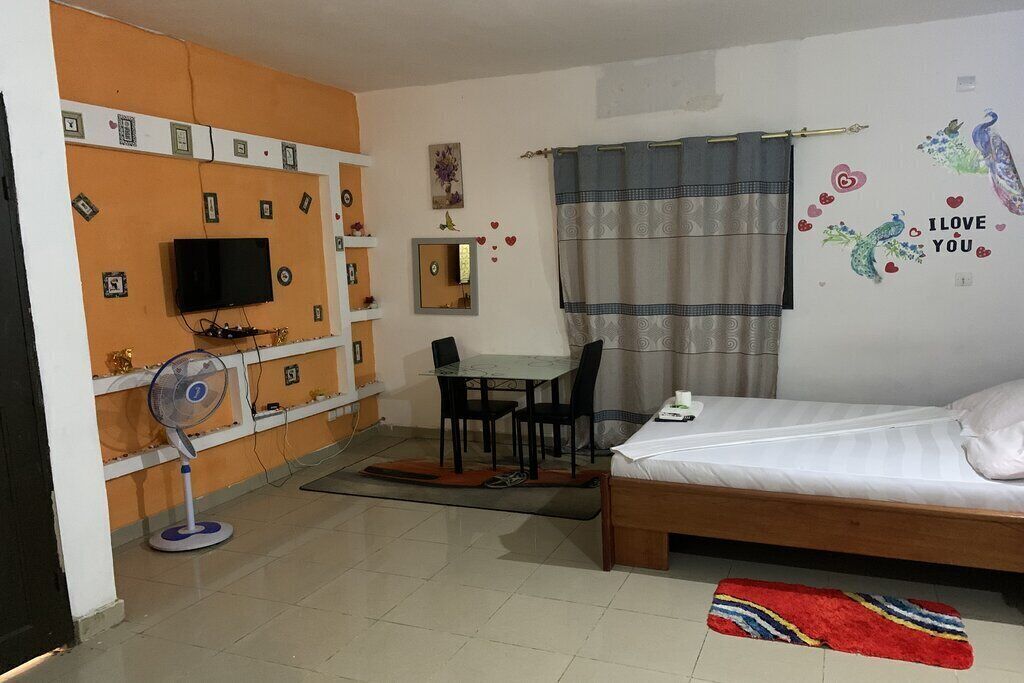 5 soverom, skrivebord, strykejern/-brett og wi-fi (inkludert)