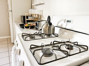 Private kitchen - PRIME location w/Great Wifi and Free Parking! (Pittsburgh)