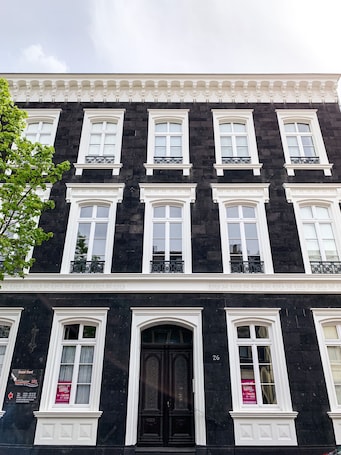 Außenbereich. modern, gemütlich und zentral im schönsten Haus der Stadt
