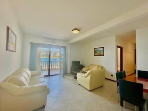 Comfort Apartment, 1 Bedroom, Sea View | Living area | 70-cm TV with cable channels - Seaview Apartments Rafailovici (Becici)
