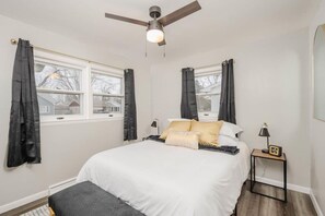 3 bedrooms, iron/ironing board, WiFi, bed sheets