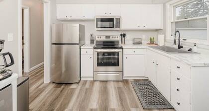 Minutes from Downtown, EAA, University - 3 bedroom