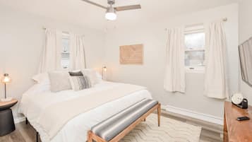 3 bedrooms, iron/ironing board, WiFi, bed sheets