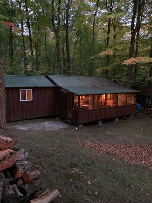 Exterior - Waterfront Camp Black Lake (Hammond)