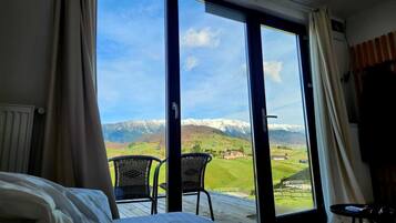 Cabaña Premium, patio, vista a la montaña | Ropa de cama de alta calidad y camas con efecto memoria