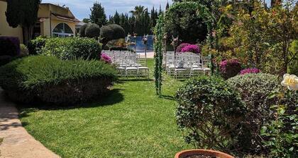 Large villa with huge garden and swimming pool, perfect for groups and events