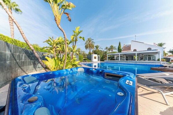 Piscine extérieure