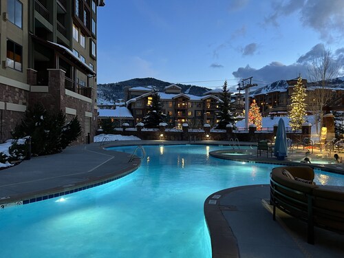Canyons Grand Summit Park City 4-star resort Canyons Village, ski in & ski out.