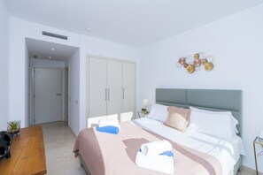 2 dormitoris, planxa i posts de planxar, wifi gratuïta i roba de llit 