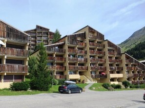 Exterior - 250m from resort center, 2nd floor, view mountain, balcony, tv, ski locker, 35m², Auris en Oisans (Auris)