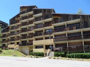 Exterior - 250m from resort center, 2nd floor, view mountain, balcony, tv, ski locker, 35m², Auris en Oisans (Auris)