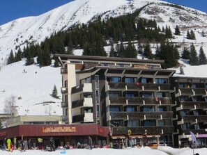 Exterior - 10m from resort center, 2nd floor, view open, balcony, tv, ski locker, 23m², Auris en Oisans (Auris)