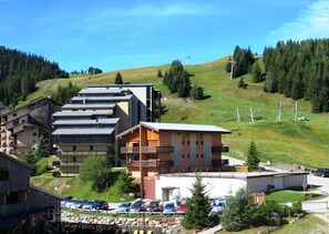 Exterior - 50m from resort center, Ground floor, view mountain, balcony, parking, ski locker, 23m² (Auris)
