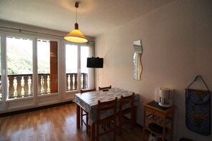 Dining - 50m from resort center, Ground floor, view mountain, balcony, parking, ski locker, 23m² (Auris)
