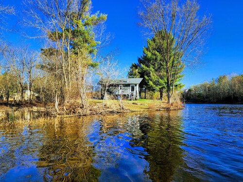 5- Olivier : Charming modern cottage by a river