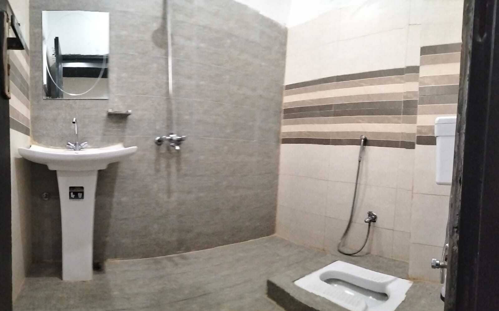 Deluxe Triple Room | Bathroom | Shower, designer toiletries, towels, soap