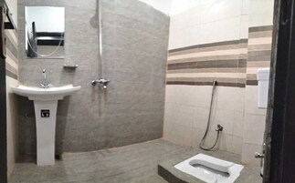 Deluxe Triple Room | Bathroom | Shower, designer toiletries, towels, soap