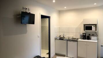 Four, plaque de cuisson, cafetiÚre/bouilloire, bouilloire électrique