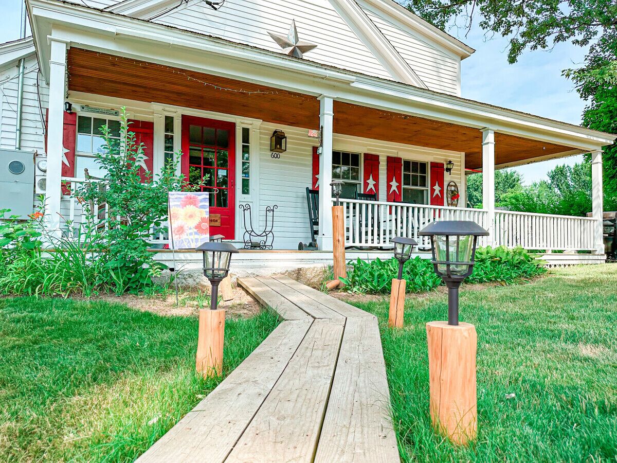 Saco Access Farmhouse-Dog friendly-Fireplaces