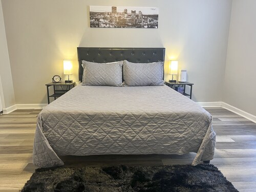 True PGH Experience! Fast Wifi + Free Parking!