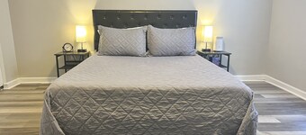 True PGH Experience! Fast Wifi + Free Parking!