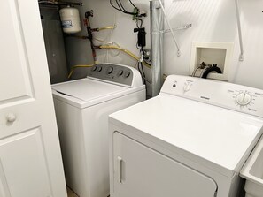 Interior - True PGH Experience! Fast Wifi + Free Parking! (Pittsburgh)