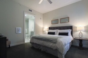 2 bedrooms, desk, WiFi, bed sheets