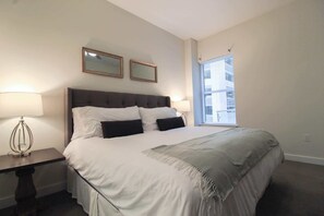 2 bedrooms, desk, WiFi, bed sheets