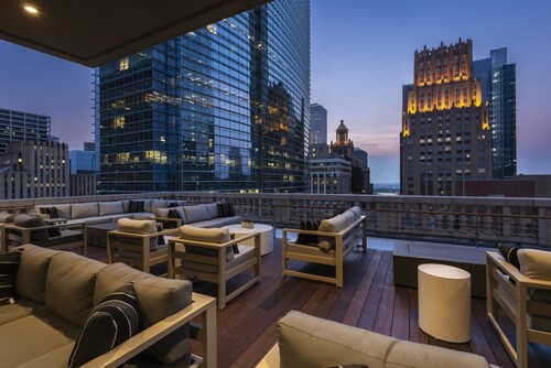 Constellations | Elegant 1 BR in Downtown Houston
