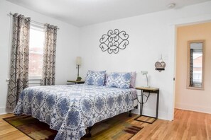 2 bedrooms, desk, iron/ironing board, travel cot - Spacious & Bright Retreat – Perfect for Families! (Pittsburgh)