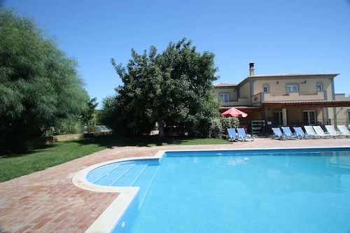 Villa Colibri heated pool, jacuzzi,cinema, air cond, games room,wifi,