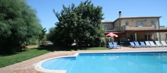 Villa Colibri heated pool, jacuzzi,cinema, air cond, games room,wifi,