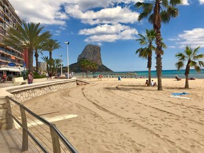 Solstolar och strandhanddukar