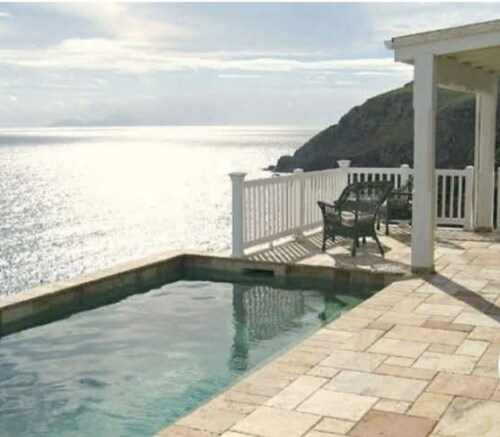 Modern Luxury Private Villa w Pool and Ocean Views. Walk to Beach. Sleeps 6. 