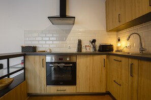 Frigorífico, horno, lavavajillas y cafetera o tetera