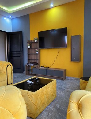 TV - RELAX yellow almadie (Dakar)