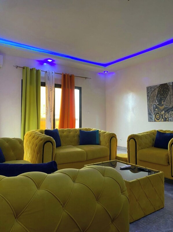 Interior - RELAX yellow almadie (Dakar)