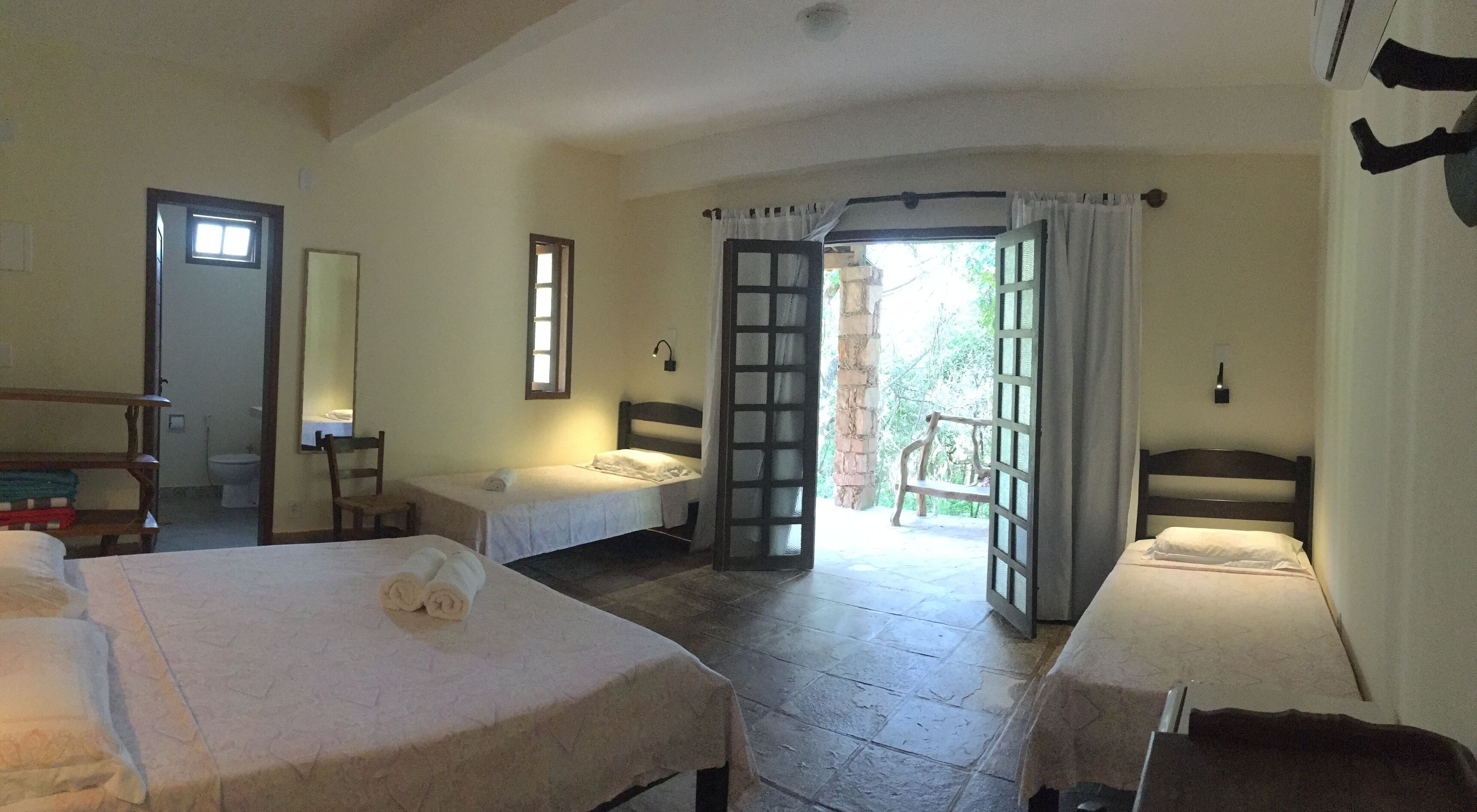 Quarto quádruplo família | Individualmente decorados, escrivaninha, Wi-Fi de cortesia