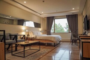 Double Room | Minibar, in-room safe, desk, soundproofing