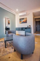 Double Room | Minibar, in-room safe, desk, soundproofing