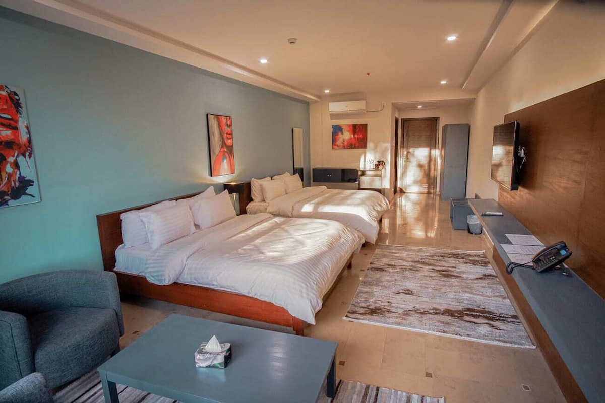 Quadruple Room | Minibar, in-room safe, desk, soundproofing
