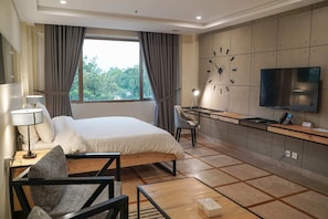 Habitación doble | Minibar, caja fuerte, escritorio y sistema de insonorización