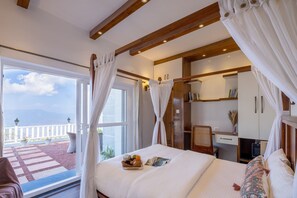 3 bedrooms, iron/ironing board, WiFi, bed sheets - A Luxurious Mountain Bungalow with stunning views (Mussoorie)