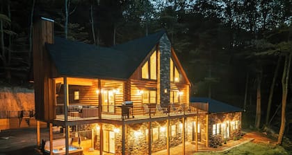 Brand NEW Build! Five Master Suites~Bunk Room~INDOOR POOL, Game ROOM & Hot Tub!