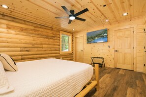 5 Schlafzimmer, Schreibtisch, Bügeleisen/Bügelbrett, Reisekinderbett