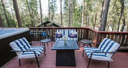 Lake, Hot Tub, Baby & Toddler Friendly, Walk to Town