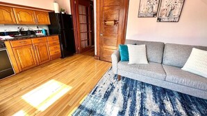 Smart TV, books - AMAZING 3,500SQFT TOWNHOUSE - 15MINS TO TIMES SQUARE (North Bergen)